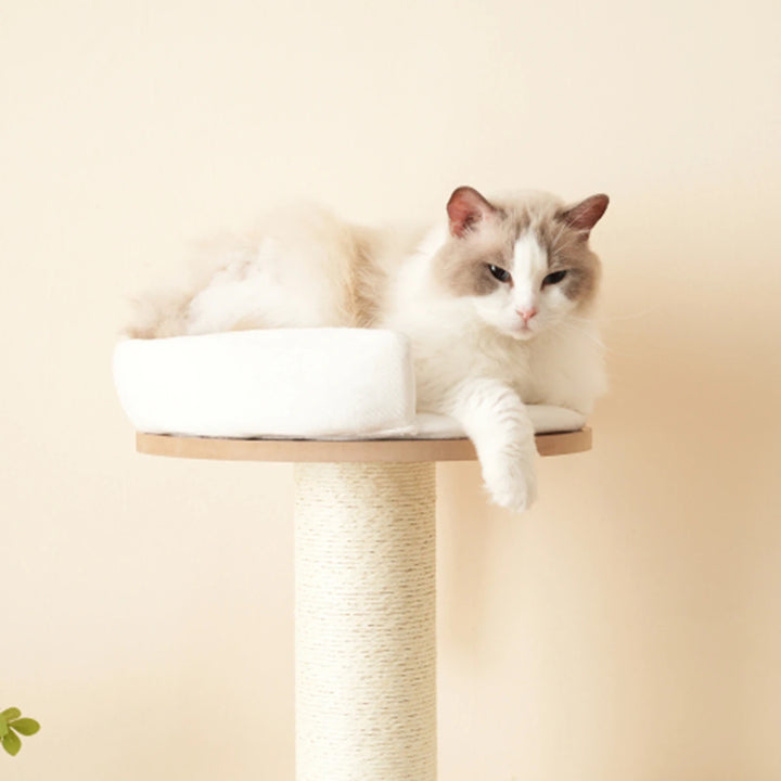 Arbre à chat 135 cm avec tronc épais, plateformes et niche fermée