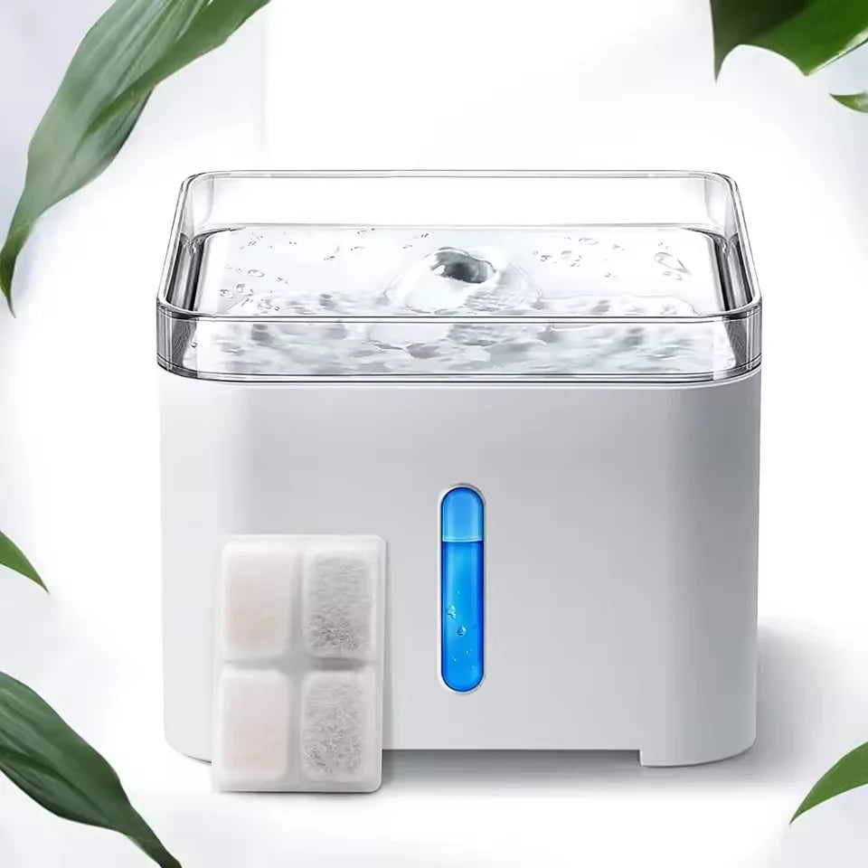 Humidificateur d'air blanc avec réservoir d'eau transparent et filtre, idéal pour une ambiance apaisante.