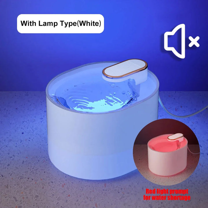 Distributeur d'eau blanc avec lampe intégrée et avertissement lumineux pour niveau d'eau bas.