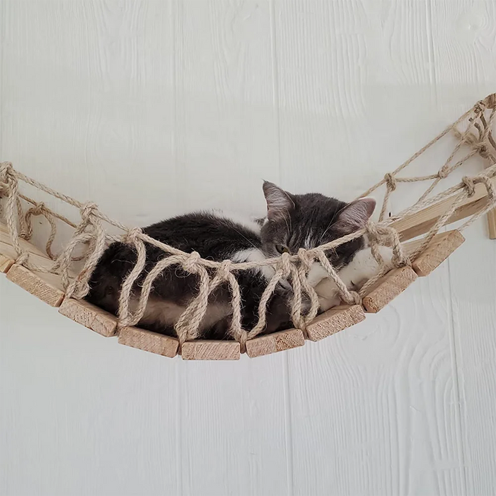 Wandmontierter Kratzbaum aus Holz - 100 cm Hängebrücke - HavreGrimpeur