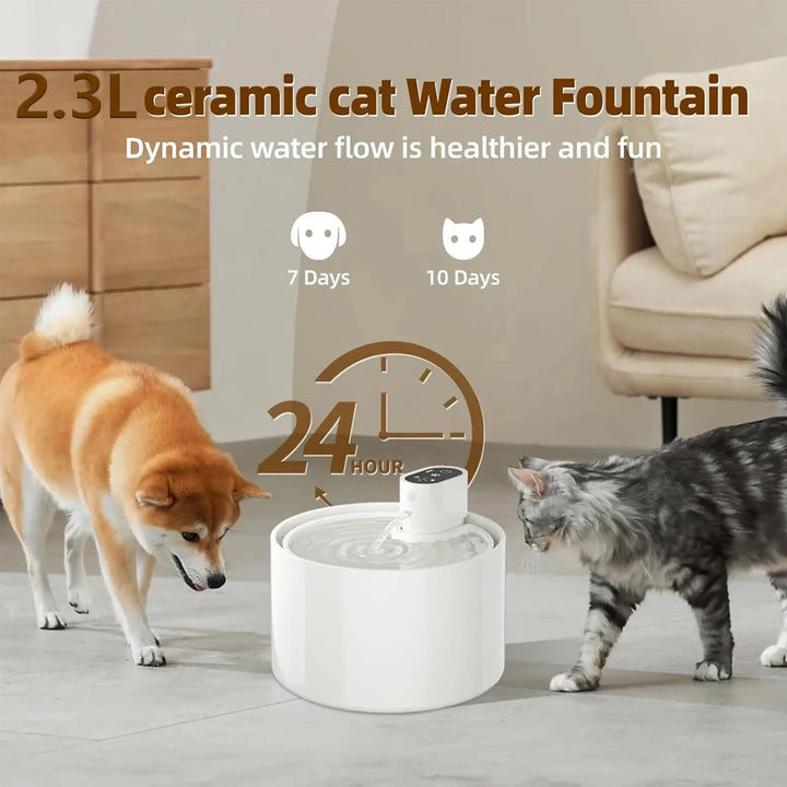 Fontaine à eau pour chat en céramique de 2,3 L, dynamique, blanche, idéale pour hydrater les animaux.