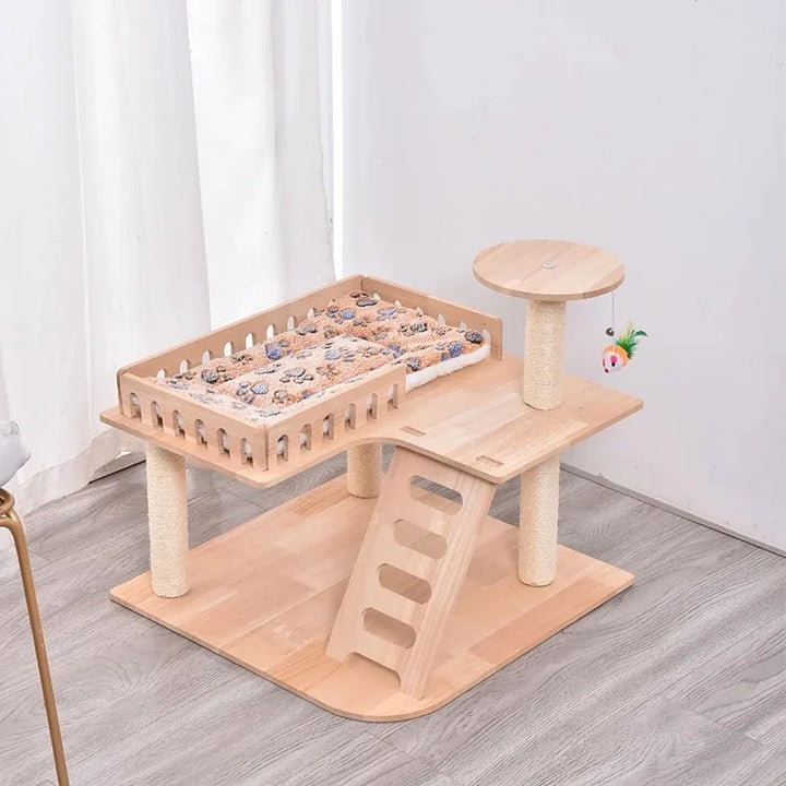 Kratzbaum aus Holz – Modell „WoodlandPaws“