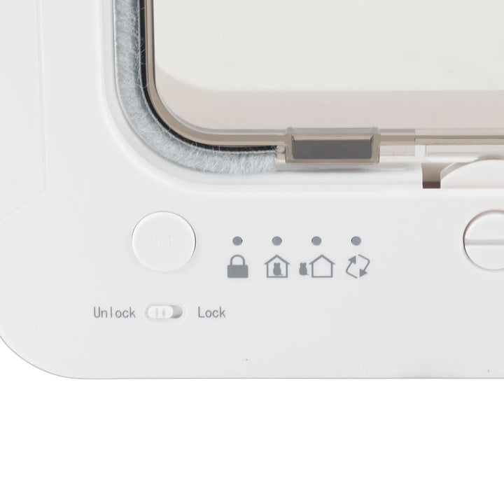 Porte automatique blanche avec panneaux de contrôle et fonctions de verrouillage-déverrouillage.