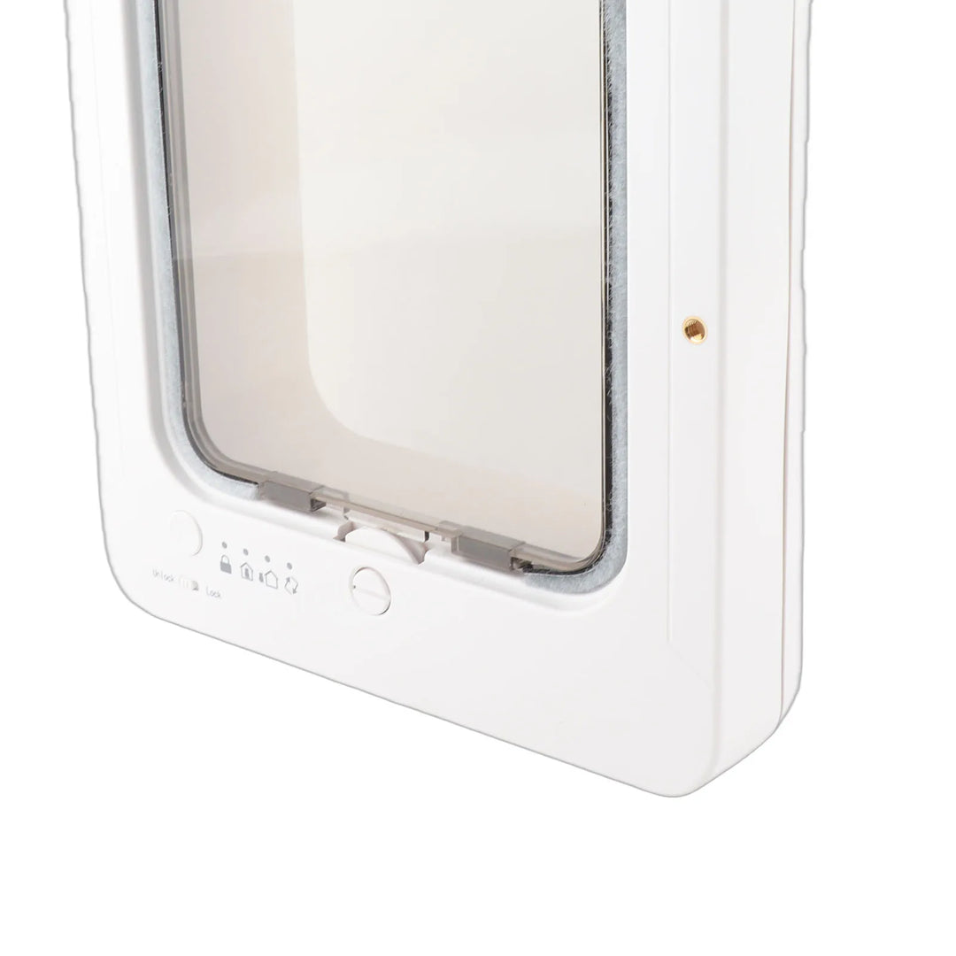 Porte pour animaux, blanche, en plastique durable, avec système de verrouillage et ouverture facile.