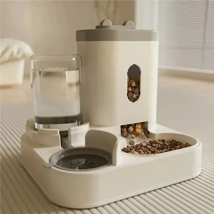 Distributeur d'eau et de croquettes pour animaux, couleur beige, plastique, design pratique et moderne.
