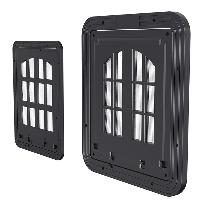 Panneaux de fenêtre noirs en plastique avec écran en maille pour une ventilation optimale.