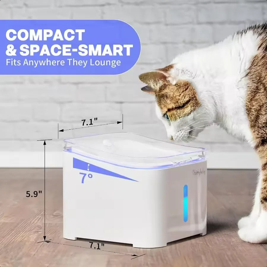 Distributeur d'eau pour animaux, compact et blanc, mesure 18 cm x 15 cm, idéal pour les petits espaces.