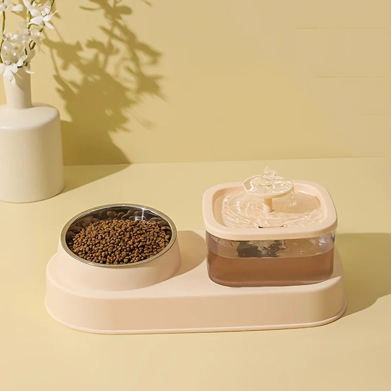 Distributeur d'eau et de nourriture pour animaux en plastique beige avec bol en acier inoxydable.