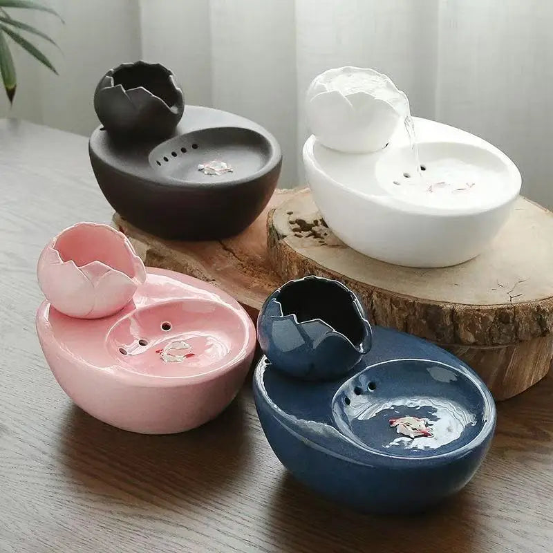 Fontaine pour animaux en céramique, couleurs variées, design œuf, idéal pour chats et chiens.