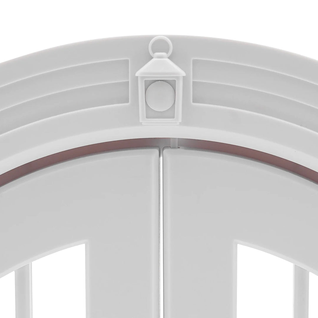 Porte décorative blanche en PVC avec lanternes, style moderne, idéale pour l'intérieur et l'extérieur.