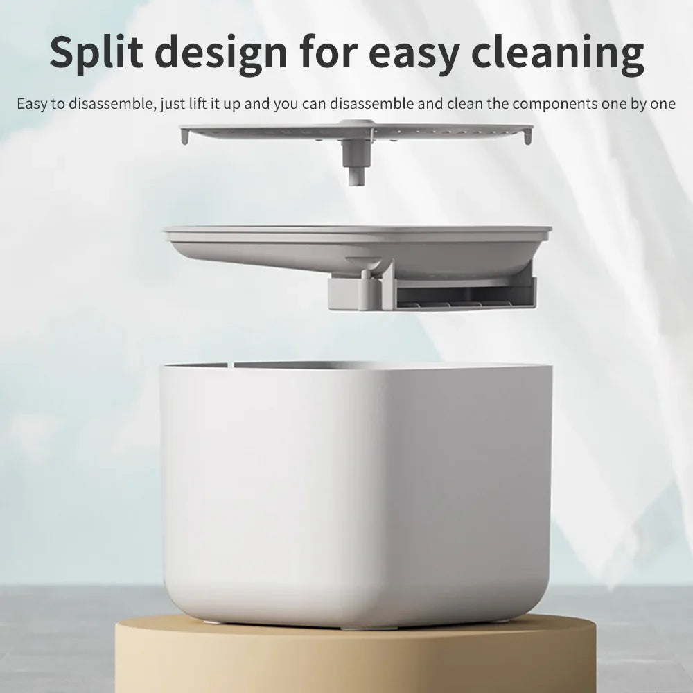 Design séparé pour un nettoyage facile, bac en plastique blanc et gris, facile à démonter.