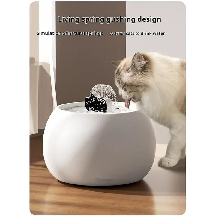 Fontaine pour chat en céramique blanche, design de source naturelle, attire les animaux à boire de l'eau.