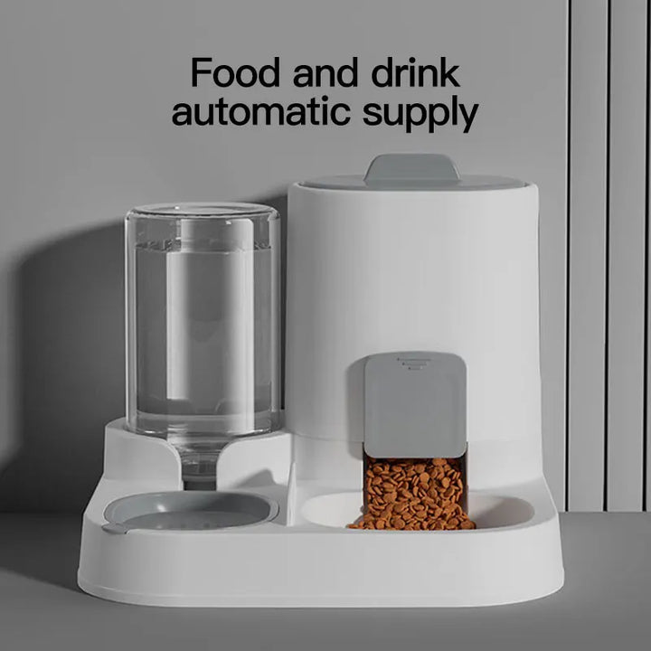 Distributeur automatique de nourriture et d'eau pour animaux, couleur blanche, design moderne.