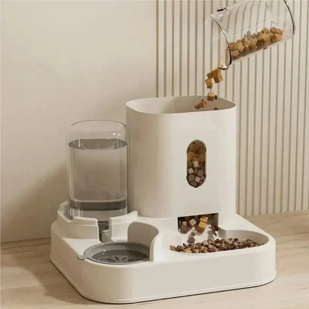Distributeur automatique de nourriture et d'eau pour animaux, couleur blanc, design moderne et pratique.