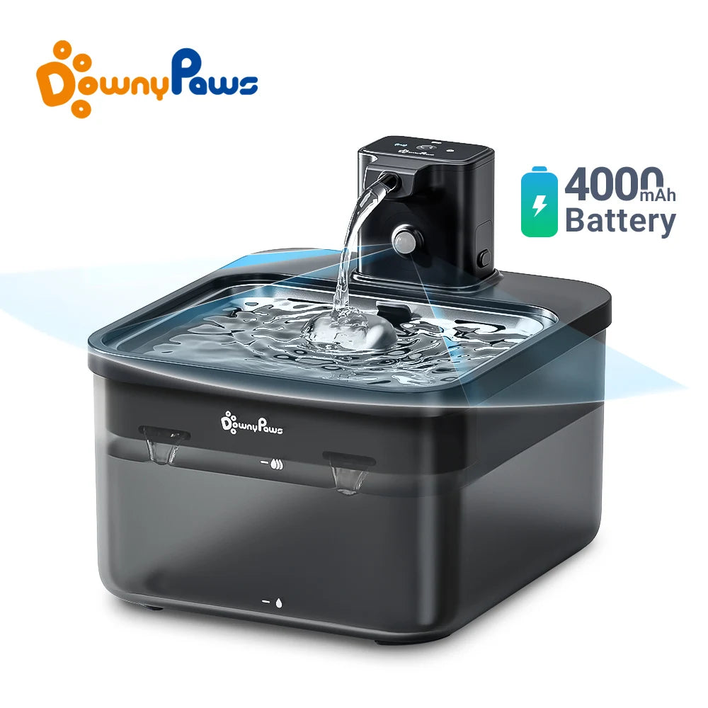 Fontaine pour animaux DownyPaws noire, batterie 400 mAh, design carré, mécanisme d'eau circulante.
