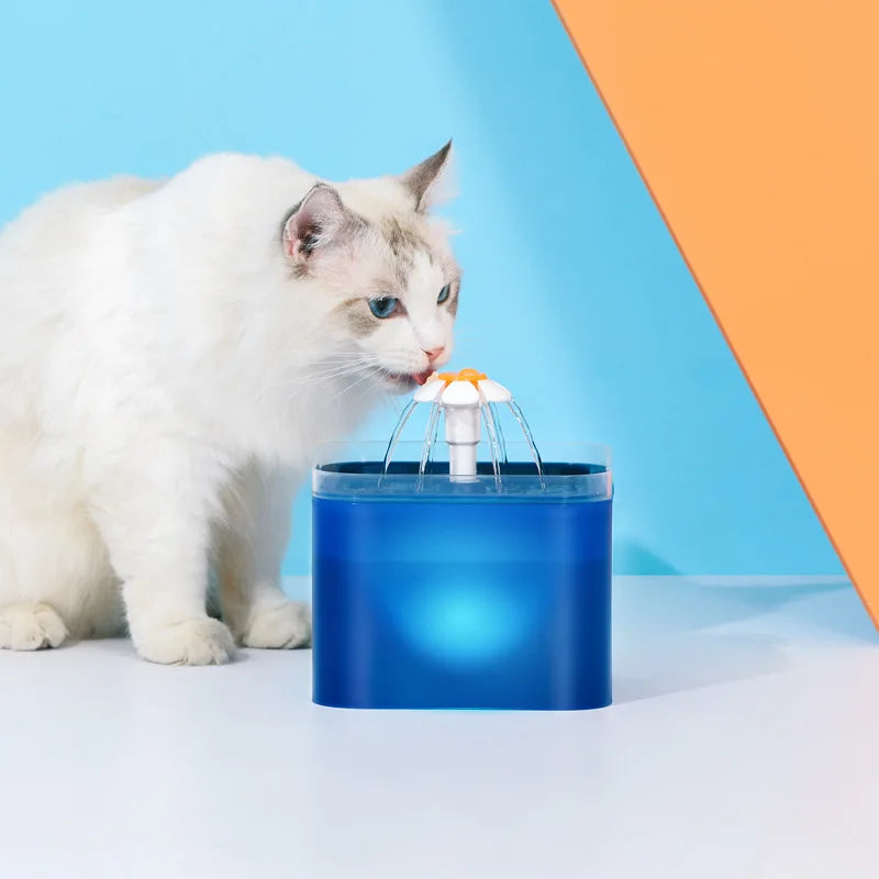 Fontaine à eau pour chat, bleu, design en fleur, stimule l'hydratation avec un flux d'eau.
