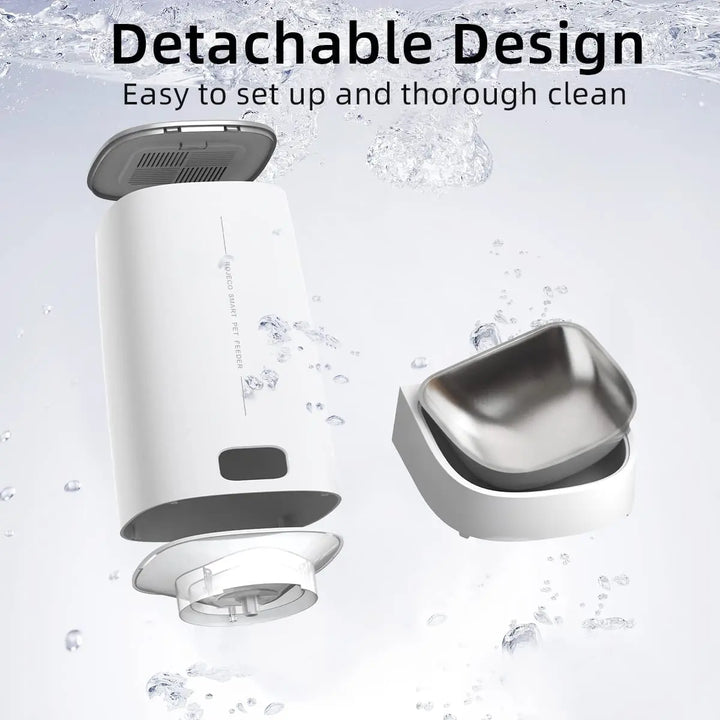 Distributeur de nourriture intelligent pour animaux, blanc, design détachable, facile à nettoyer.