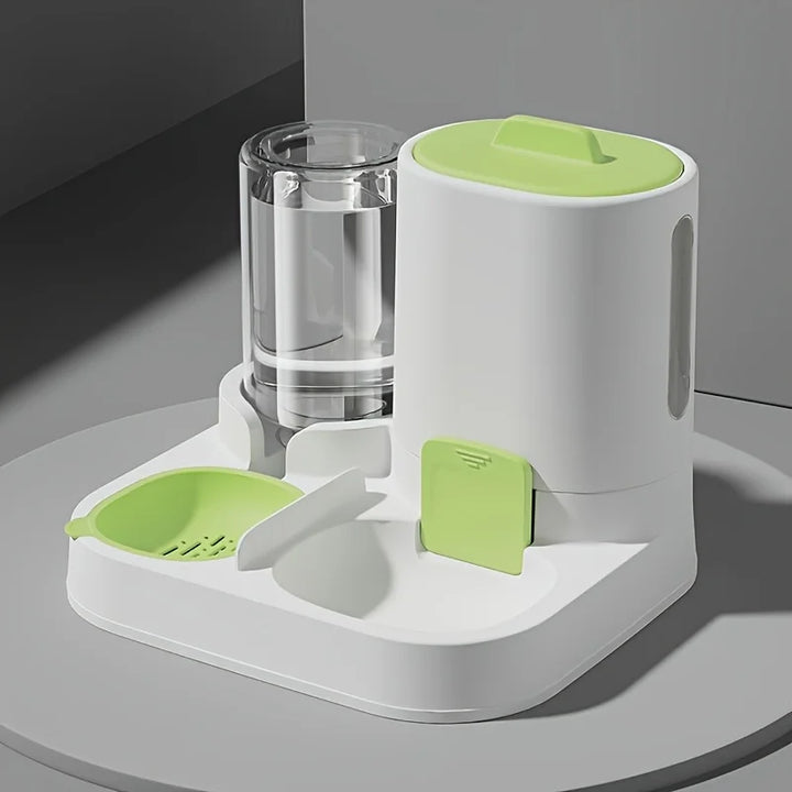 Distributeur d'eau moderne blanc et vert, avec réservoir et cuillère intégrés, idéal pour animaux.
