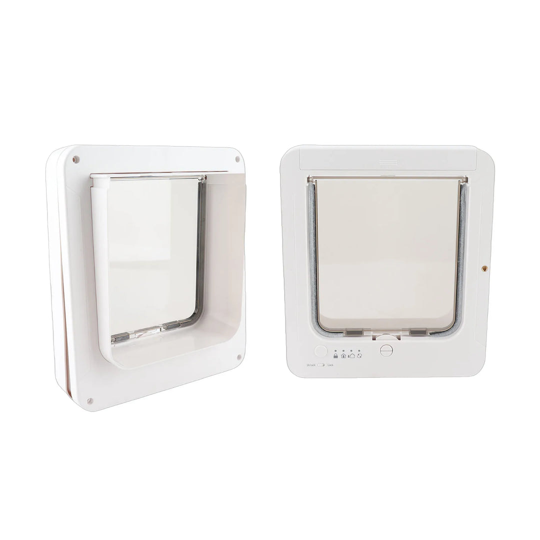 Chatière électronique blanche, en plastique, fonctionnalités de verrouillage et accès sécurisé.