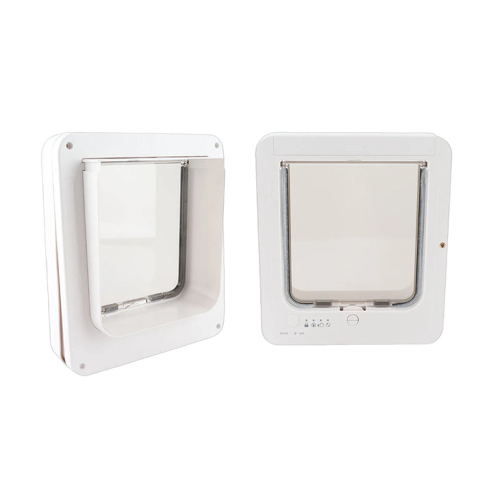 Chatière électronique blanche, en plastique, fonctionnalités de verrouillage et accès sécurisé.
