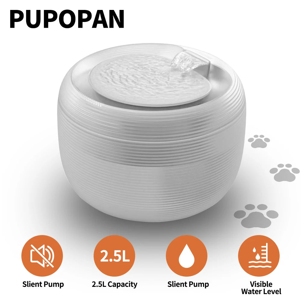 Fontaine pour animaux Pupopan en plastique blanc, capacité de 2,5L, pompe silencieuse, et niveau d'eau visible.