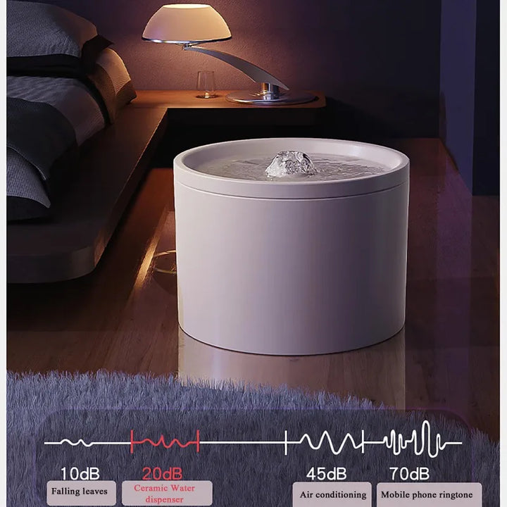 Distributeur d'eau en céramique blanc avec fontaine, silencieux et élégant, parfait pour votre chambre.