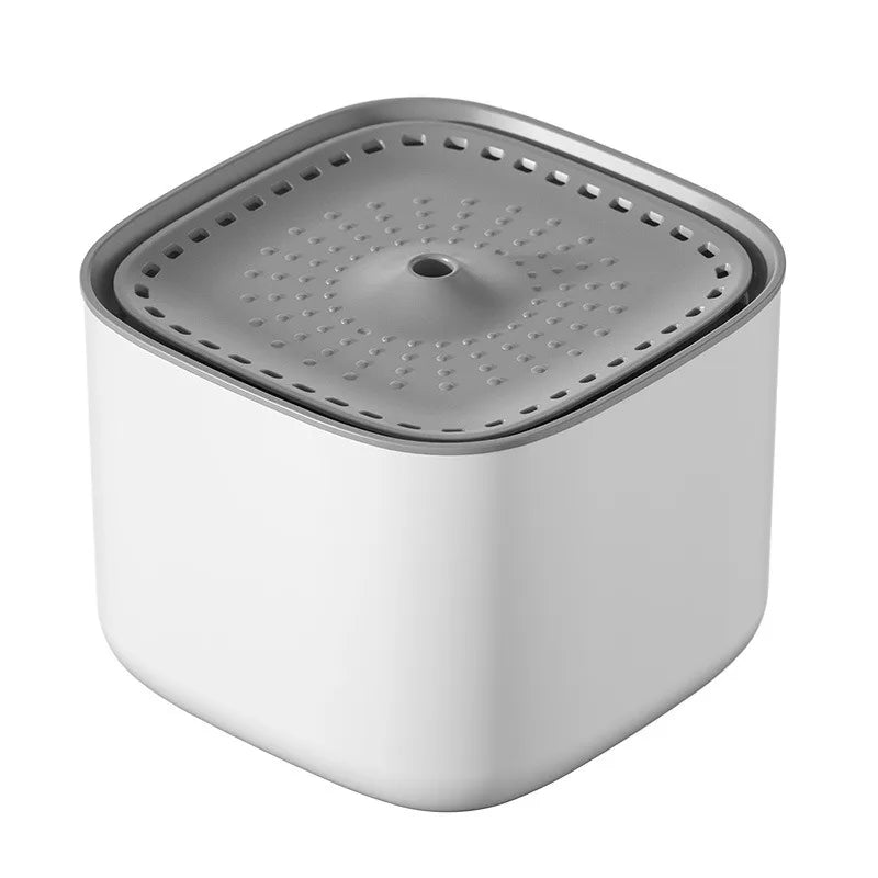 Boîte carrée en plastique blanc avec couvercle gris perforé, idéale pour le rangement.
