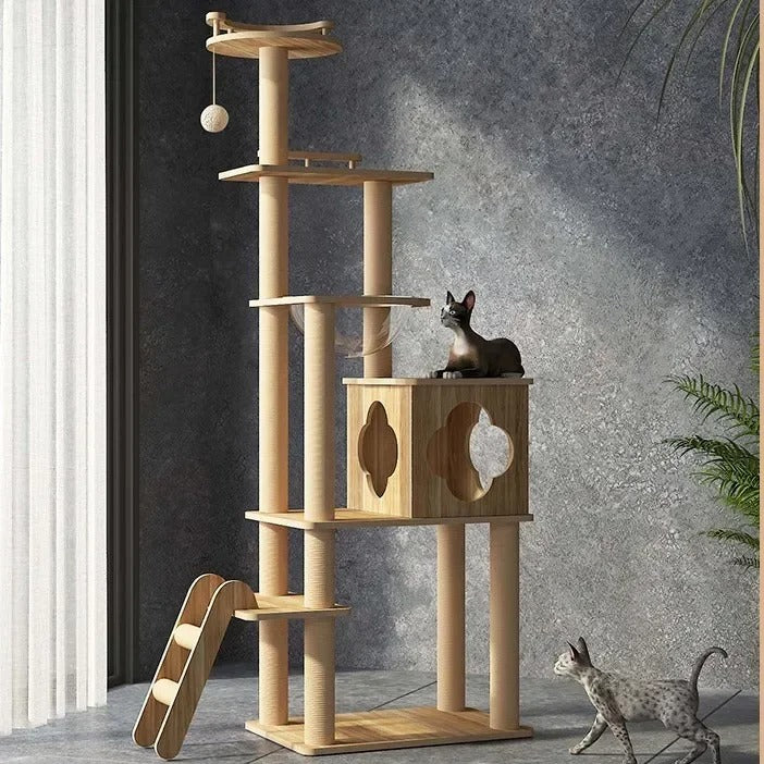Natürlicher Holz- und Designer-Kratzbaum - „CatForest“